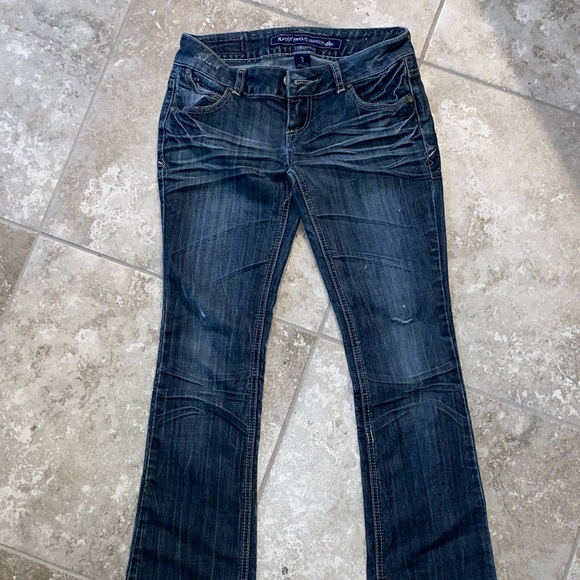 Almost Famous Premium Jeans. size 3. - Picture 5 of 7